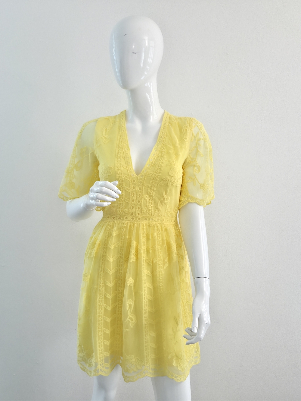 Socialite Yellow Floral Lace V-Neck Mini Dress Size Small - Picture 2 of 16